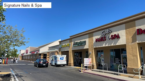 Signature Nails & Spa