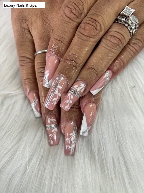 Luxury Nails & Spa
